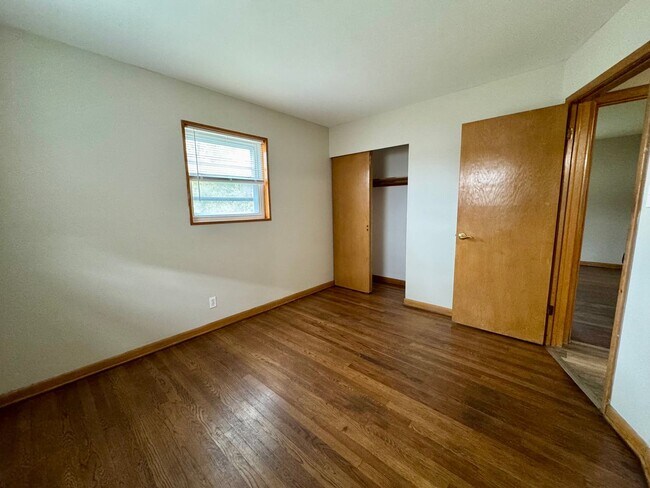 Building Photo - 3952 S 43rd St