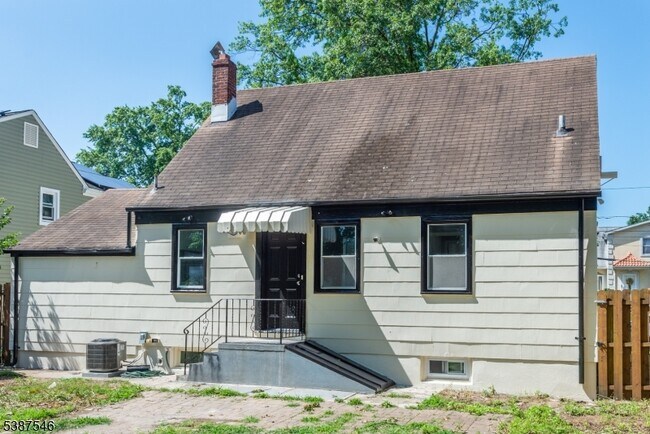 Building Photo - 2407 Dorchester Rd