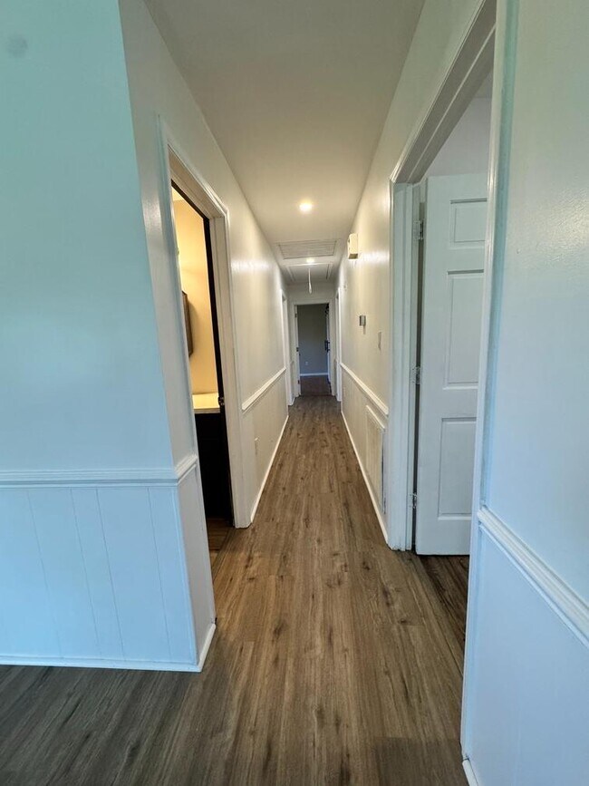 Building Photo - 1422 Old Peachland Rd