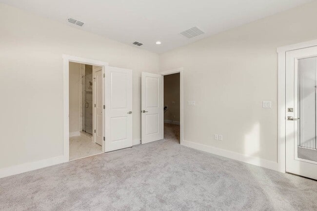 Building Photo - Nocatee Townhouse in West End!