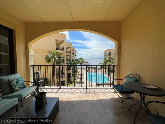 Building Photo - 2351 Lakeview Dr