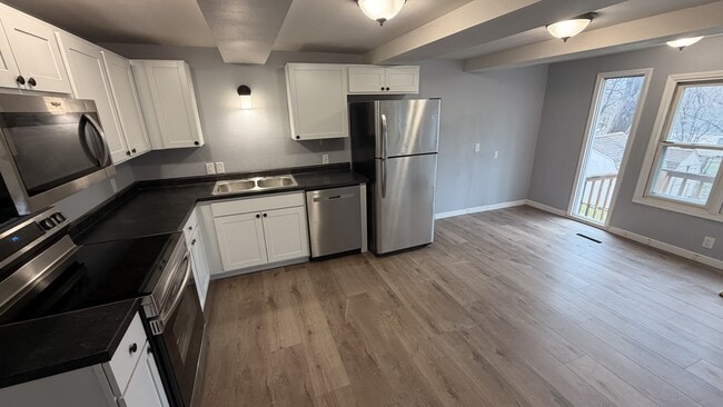 Building Photo - 7008 SW 15th St