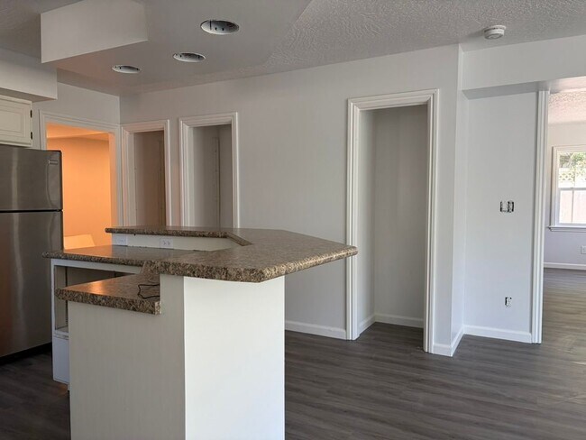Building Photo - 174 S 600 E