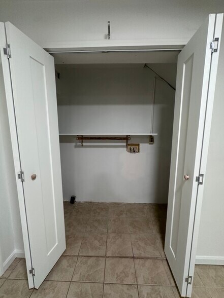 Laundry Hookups - 3480 Ridgeway Ct NW