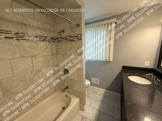 Building Photo - 5283 Rostraver Ct