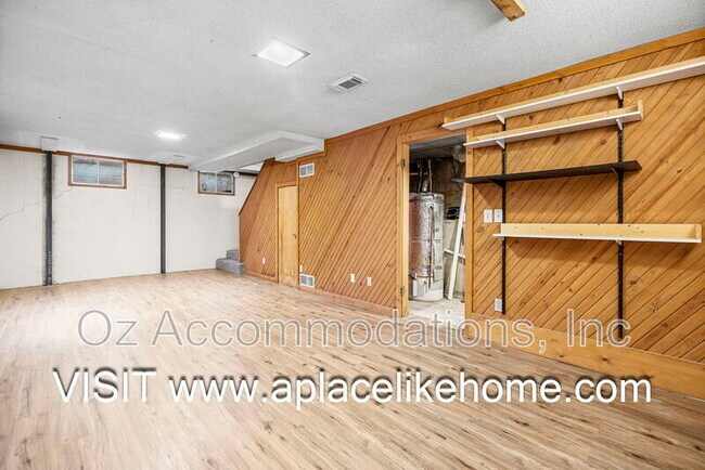 Building Photo - 6535 Melrose Ln