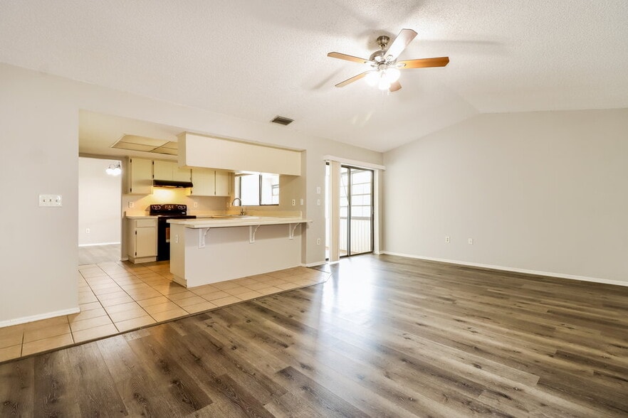 Building Photo - 2225 Hidden Meadows Dr E