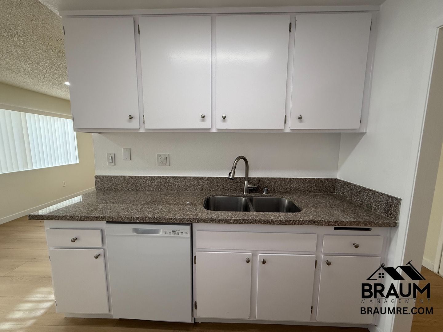 Building Photo - 5461 Kester Ave