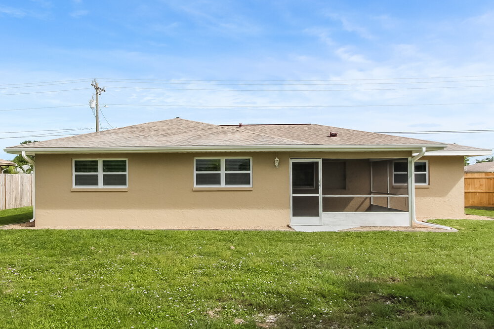 Building Photo - 1414 SE 19th Terrace
