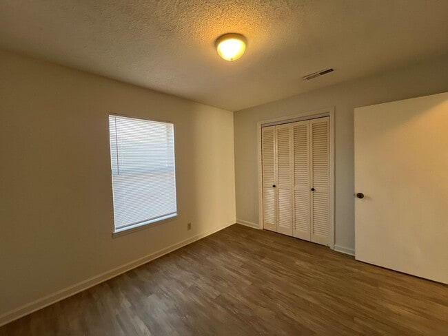 Building Photo - 2 Bedroom, 1 Story Duplex in Gallatin. MOV...