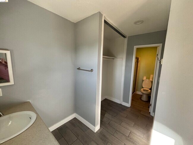 Building Photo - 5250 Riverlake Rd