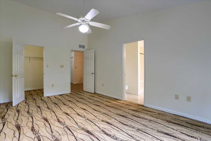 Building Photo - 453 Waverly Woods Dr