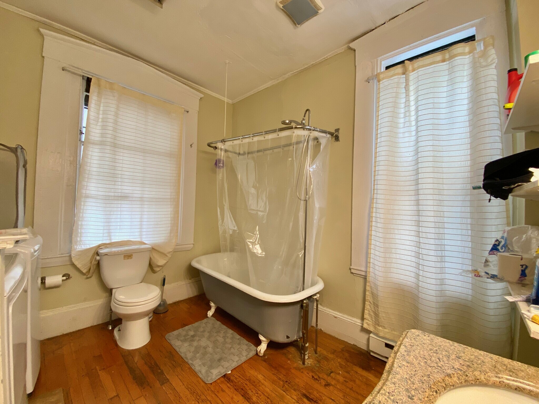 Building Photo - 139 Hillside St