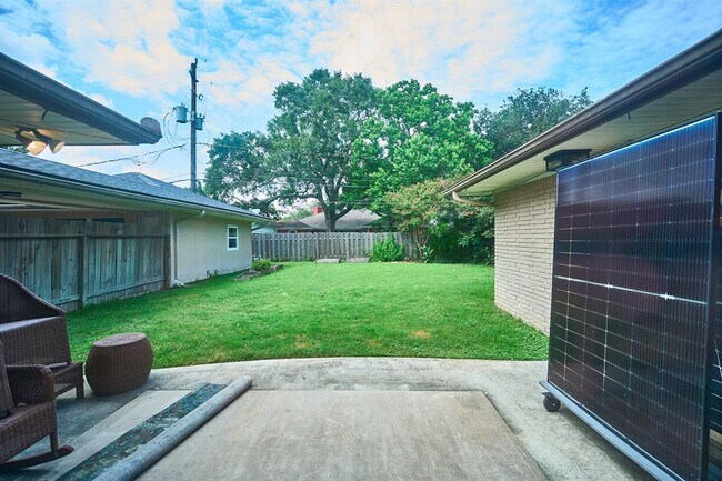 Building Photo - 5506 Dumfries Dr