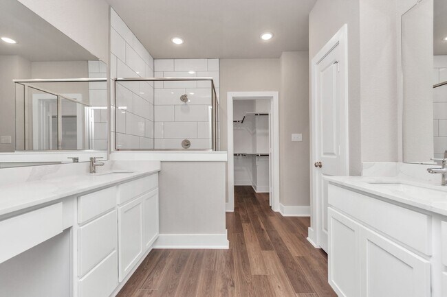 Building Photo - The Live Oak – Where Comfort Meets Conveni...