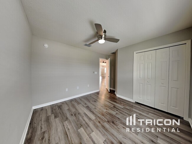 Building Photo - 705 Persian Dr