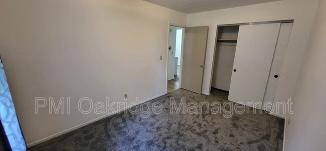 Building Photo - 207 Debbie Dr