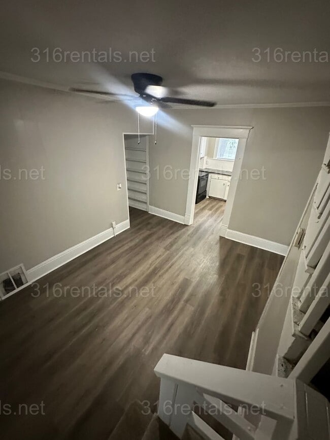 Building Photo - $1250 - 4 bed 2 bath - Multi Family Home
