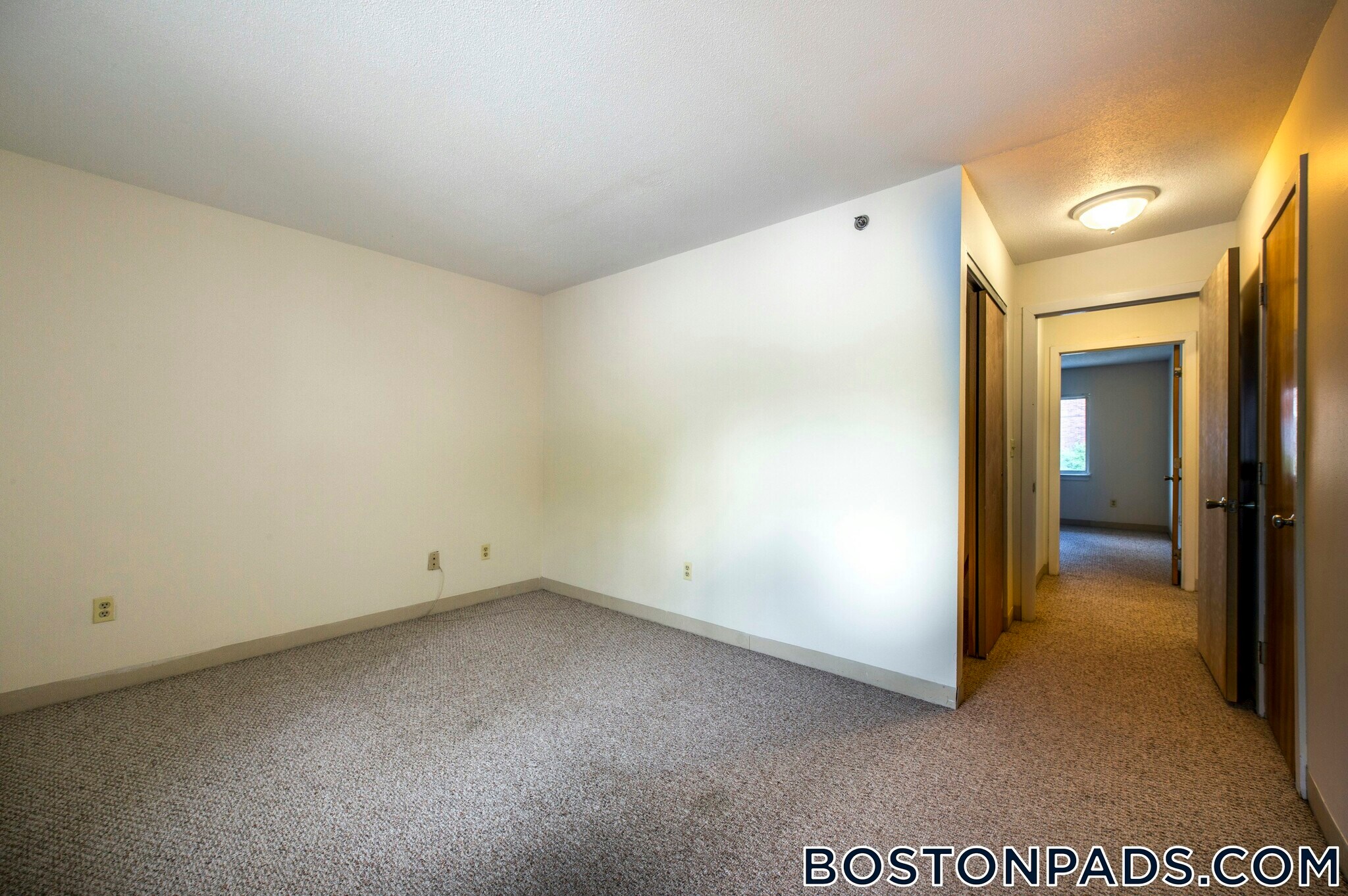 Building Photo - 142 N Beacon St