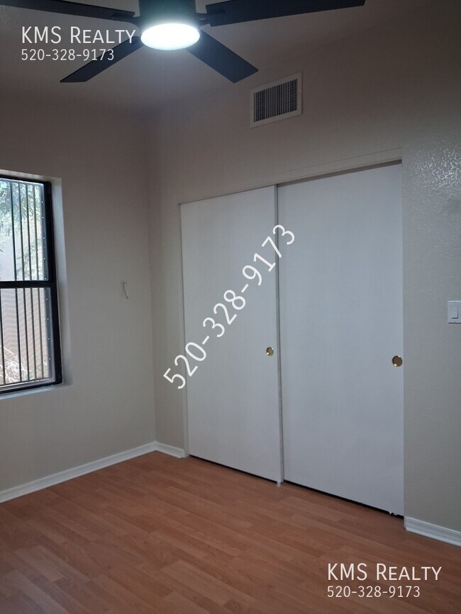 Building Photo - 2867 N Tolman Dr