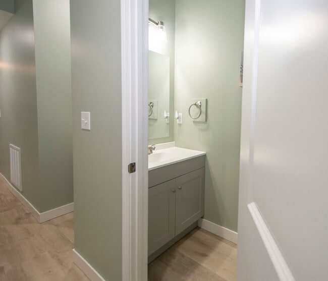 Building Photo - 2014 Cherry St