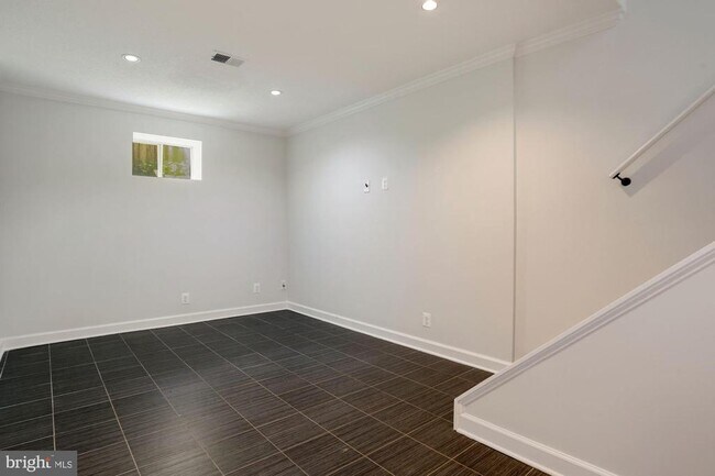 Building Photo - 3028 S Abingdon St