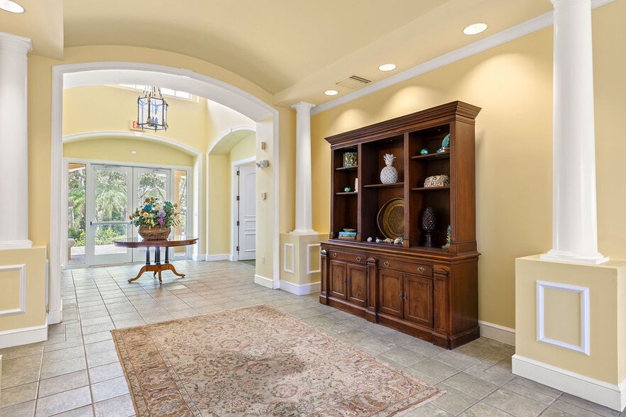 Building Photo - 5060 Fairways Cir