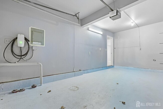 Building Photo - 1216 Thomas Ave