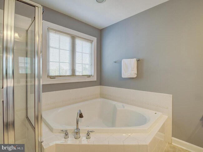Building Photo - 8410 Chaucer House Ct