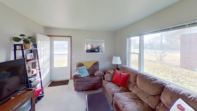 Building Photo - Main level living, brick duplex in quiet N...