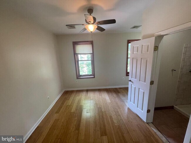 Primary Photo - 1728 W Diamond St