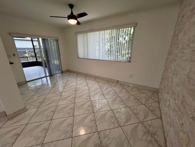 Building Photo - 8640 Wilshire Dr