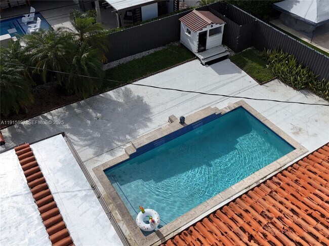 Building Photo - 7780 SW 28th St