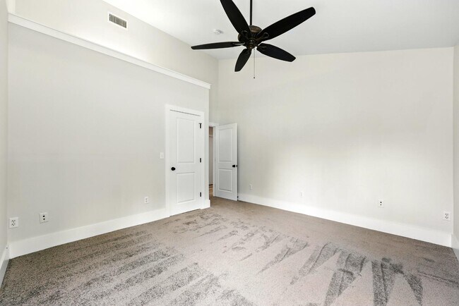 Building Photo - 5432 Grove Ave