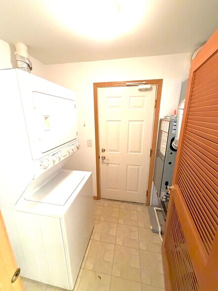 Building Photo - 2314 Woodside Dr