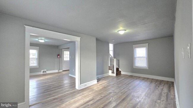 Primary Photo - 2105 Hunter St