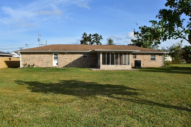 Building Photo - 3b/2Bth Home