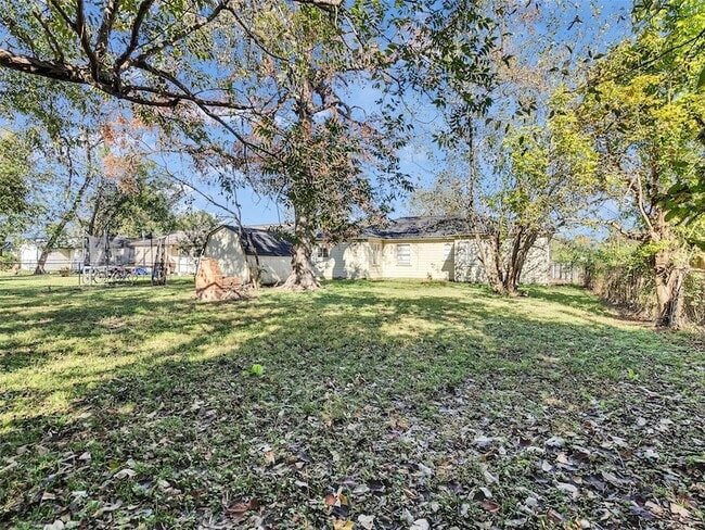 Building Photo - 7622 S Hall St