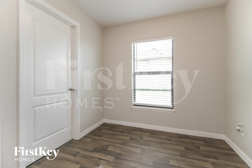 Building Photo - 416 Miles Blvd