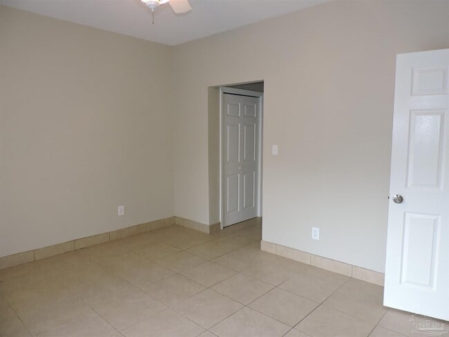 Building Photo - 6423 Lake Charlene Ln