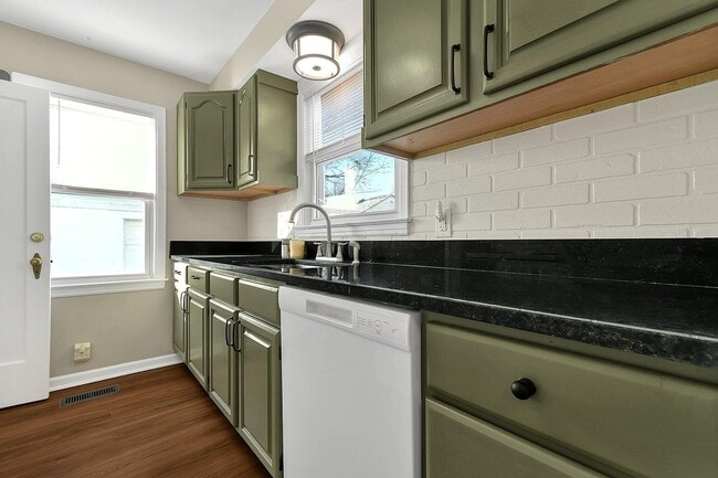 Building Photo - 91 W Kanawha Ave