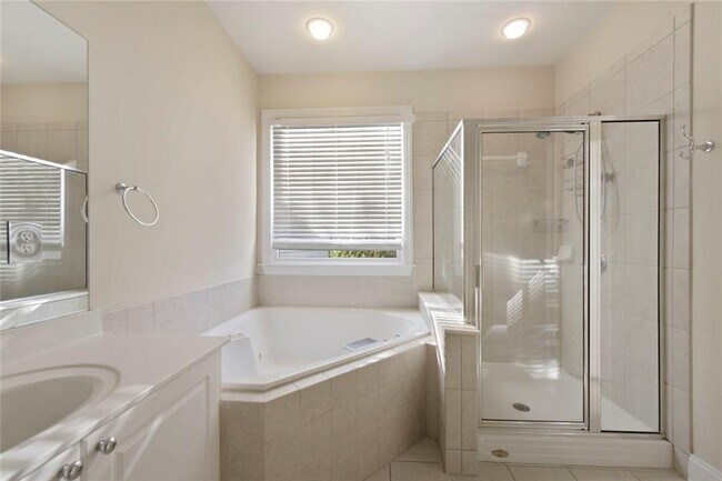 Building Photo - 5826 Riverstone Cir
