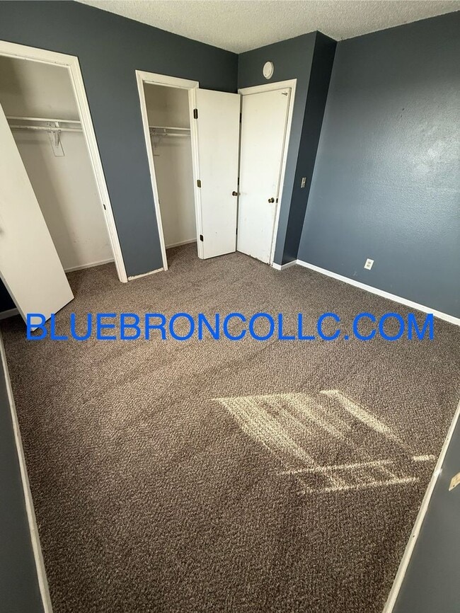 Building Photo - Cute 2 bedroom 1 bathroom home with a 1 ca...
