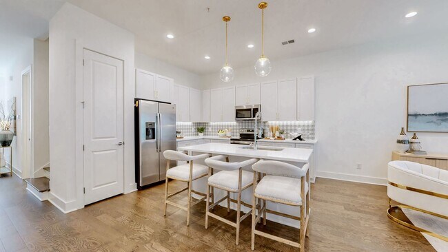 Building Photo - Franklin Gem Walking Distance to Downtown!