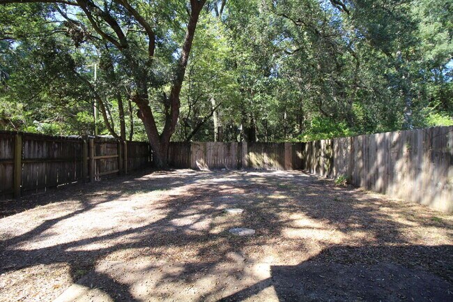 Building Photo - Spacious 3BR Townhome Near Pensacola State College with Flex Room, Private Balcony & Fenced Backy...