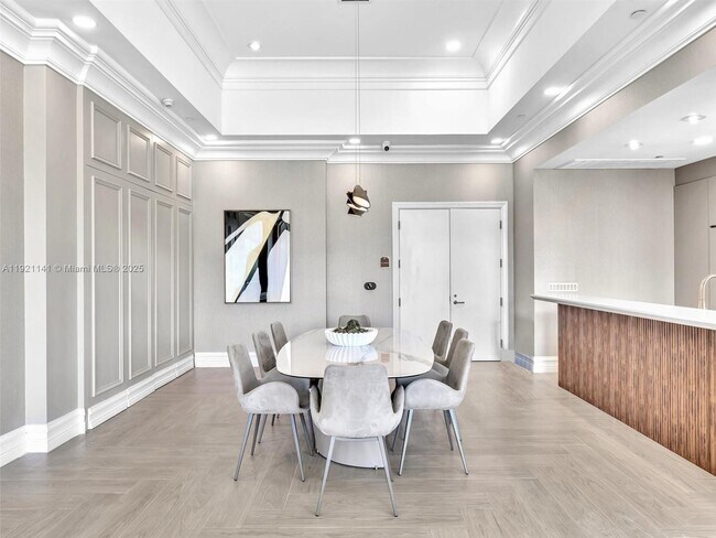 Building Photo - 16500 Collins Ave