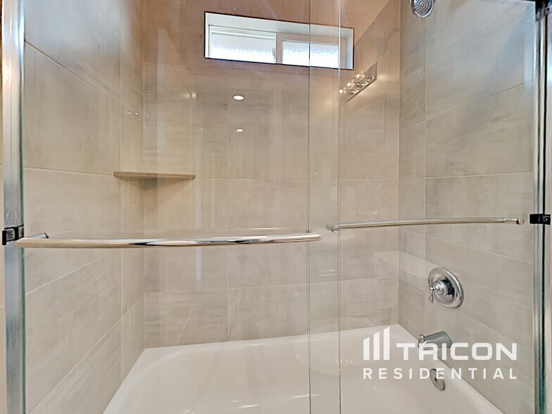 Building Photo - 2371 Coronado Ct
