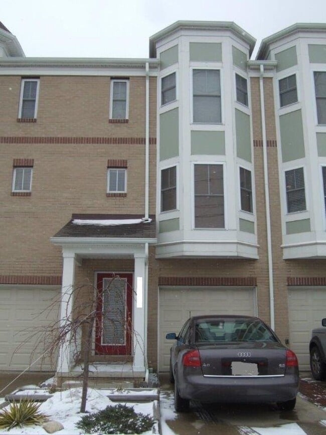 Modern Townhouse for rent (2bdrm; garage; 5604 Bridge Cleveland