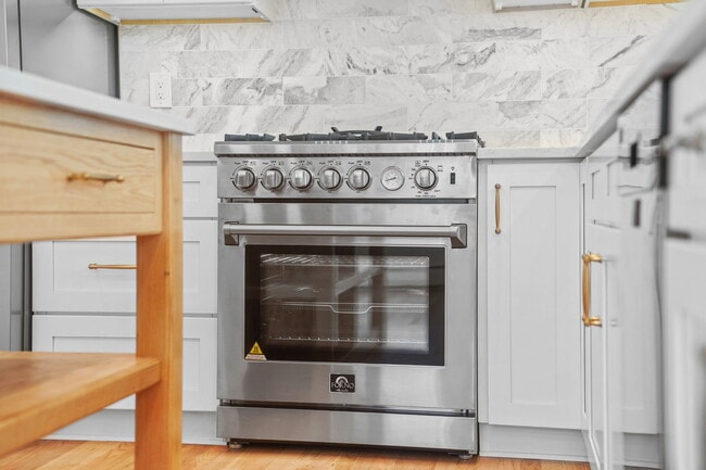 Building Photo - 116 Mary St