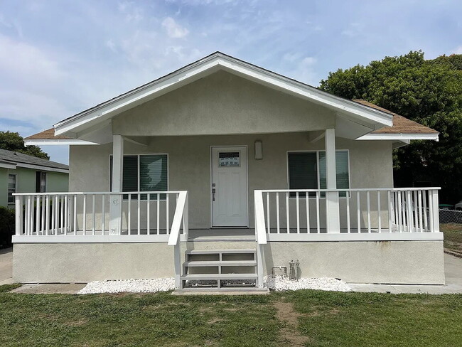 Building Photo - beautiful completely redone property ready to accept long term tenants